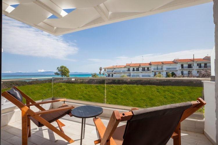 Hanioti Suite Maisonette In Front Of The Sea Экстерьер фото